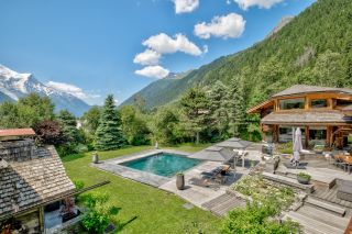 chalet 10 Rooms for sale on CHAMONIX MONT BLANC (74400)