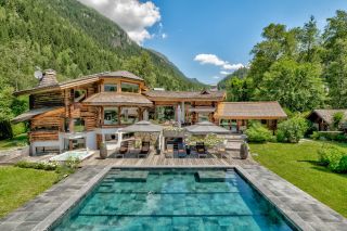 chalet 10 Rooms for sale on CHAMONIX MONT BLANC (74400)