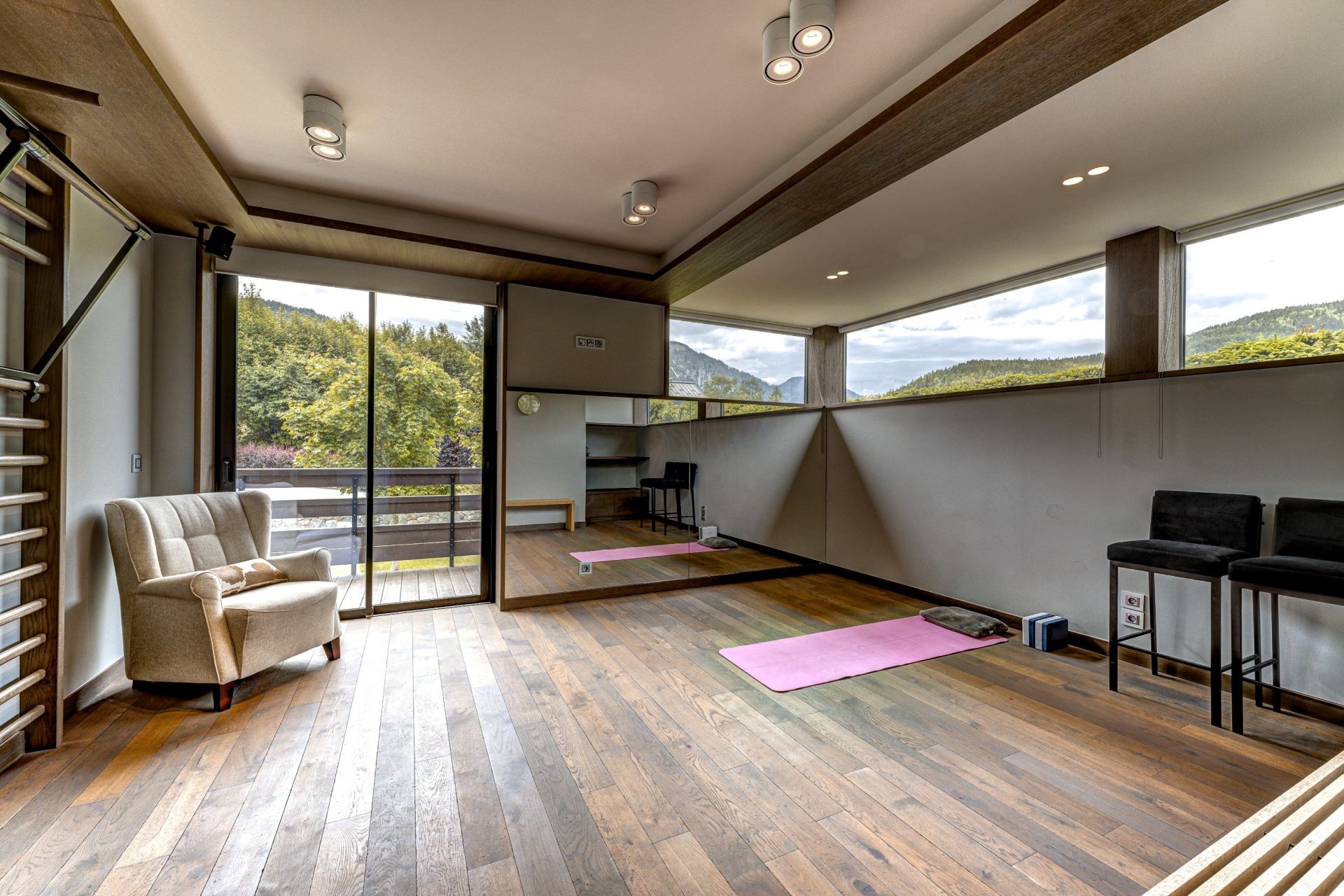 chalet 10 Rooms for sale on LES HOUCHES (74310)