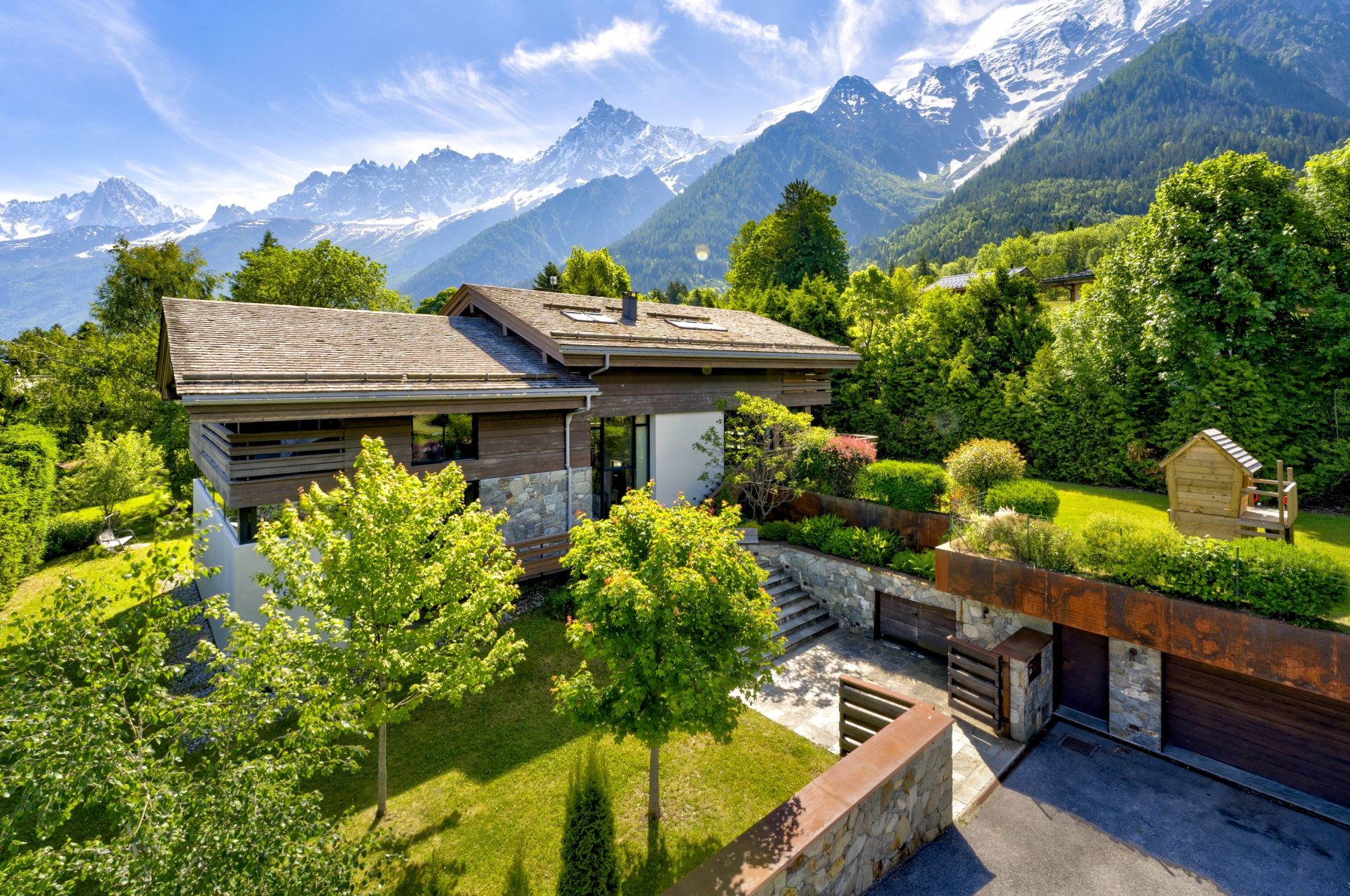 chalet 10 Rooms for sale on LES HOUCHES (74310)
