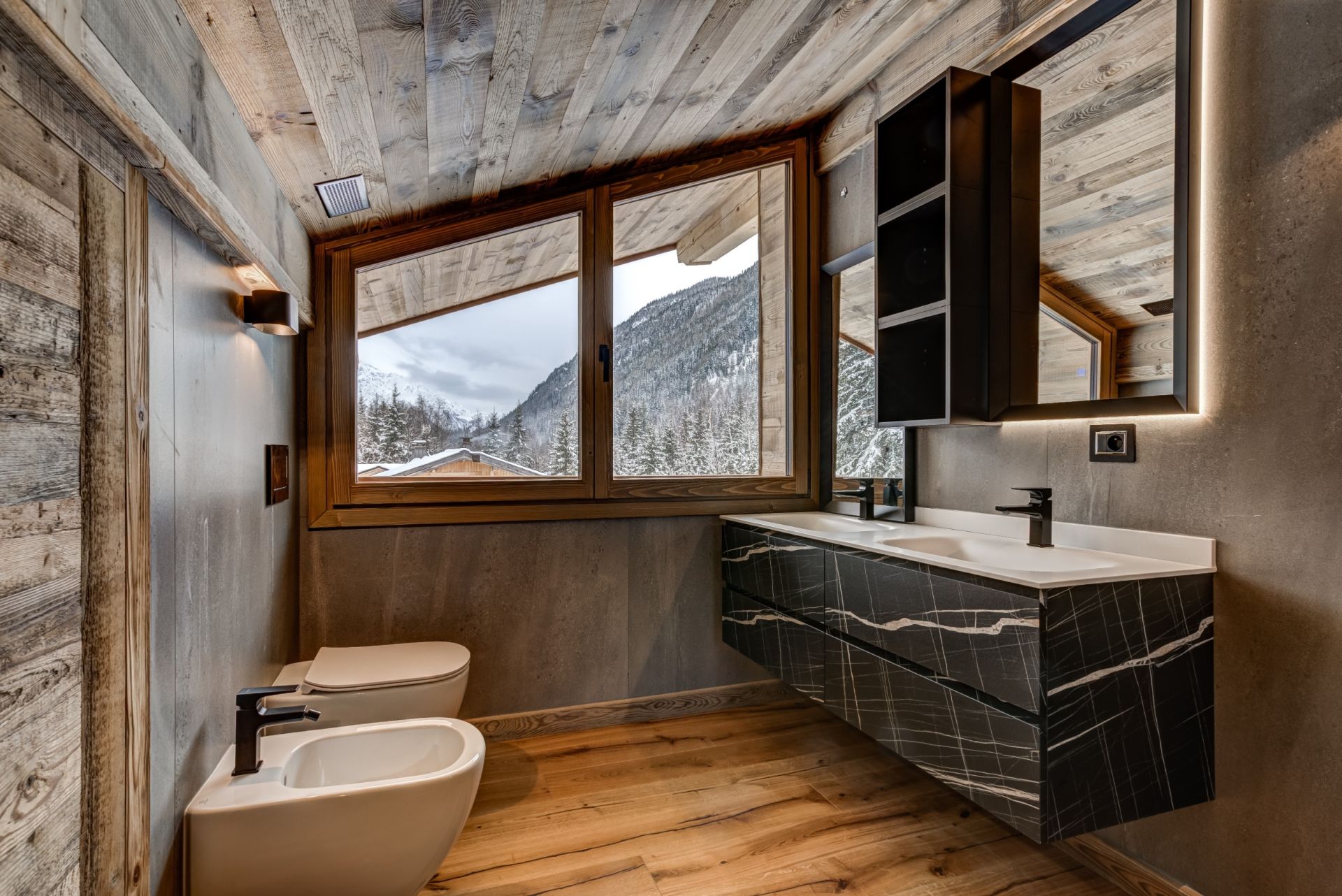 chalet 10 Rooms for sale on ARGENTIERE (74400)