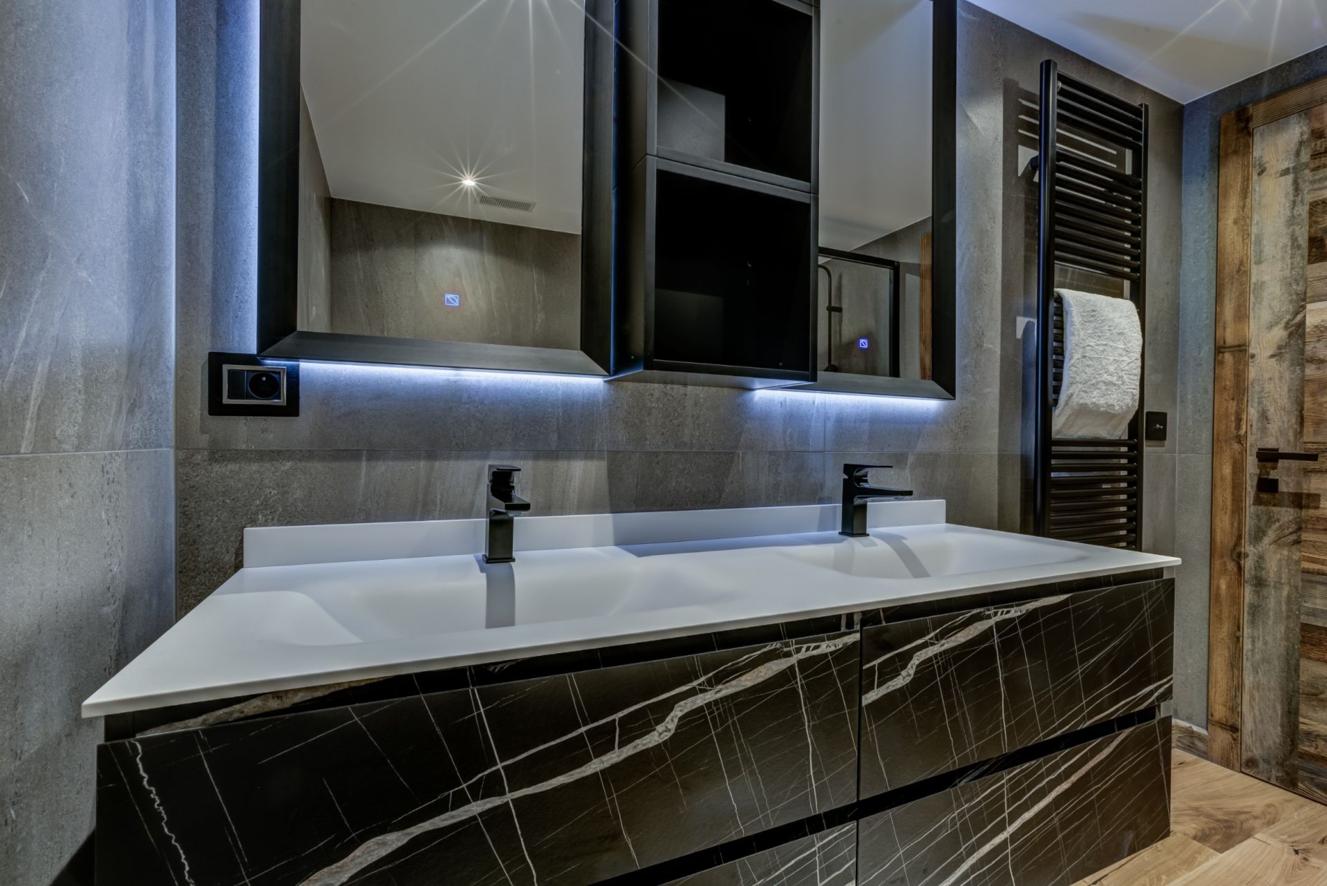 chalet 10 Rooms for sale on ARGENTIERE (74400)