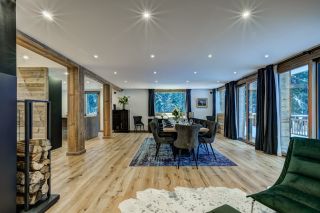 chalet 10 Rooms for sale on ARGENTIERE (74400)