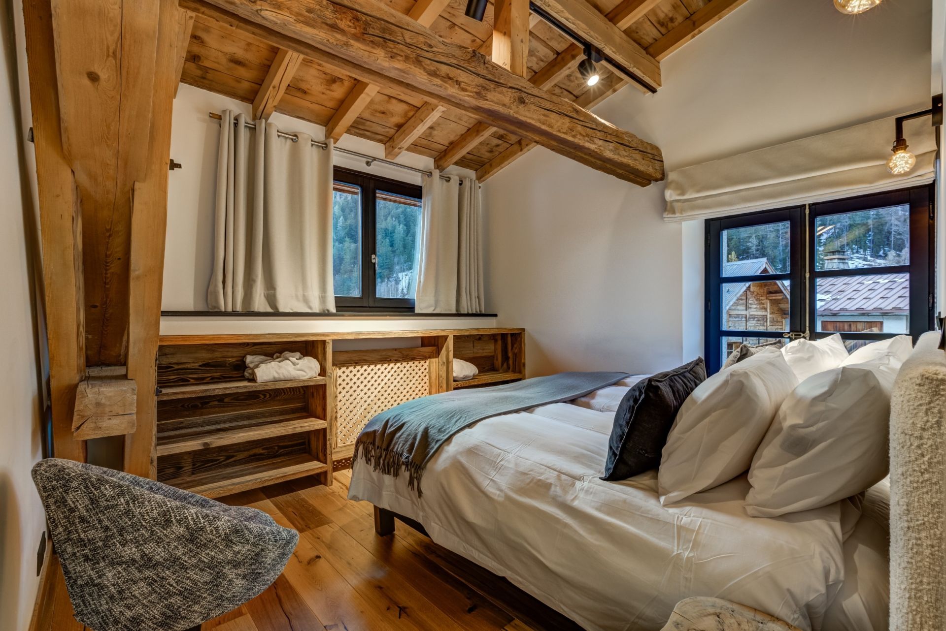 house 9 Rooms for sale on ARGENTIERE (74400)