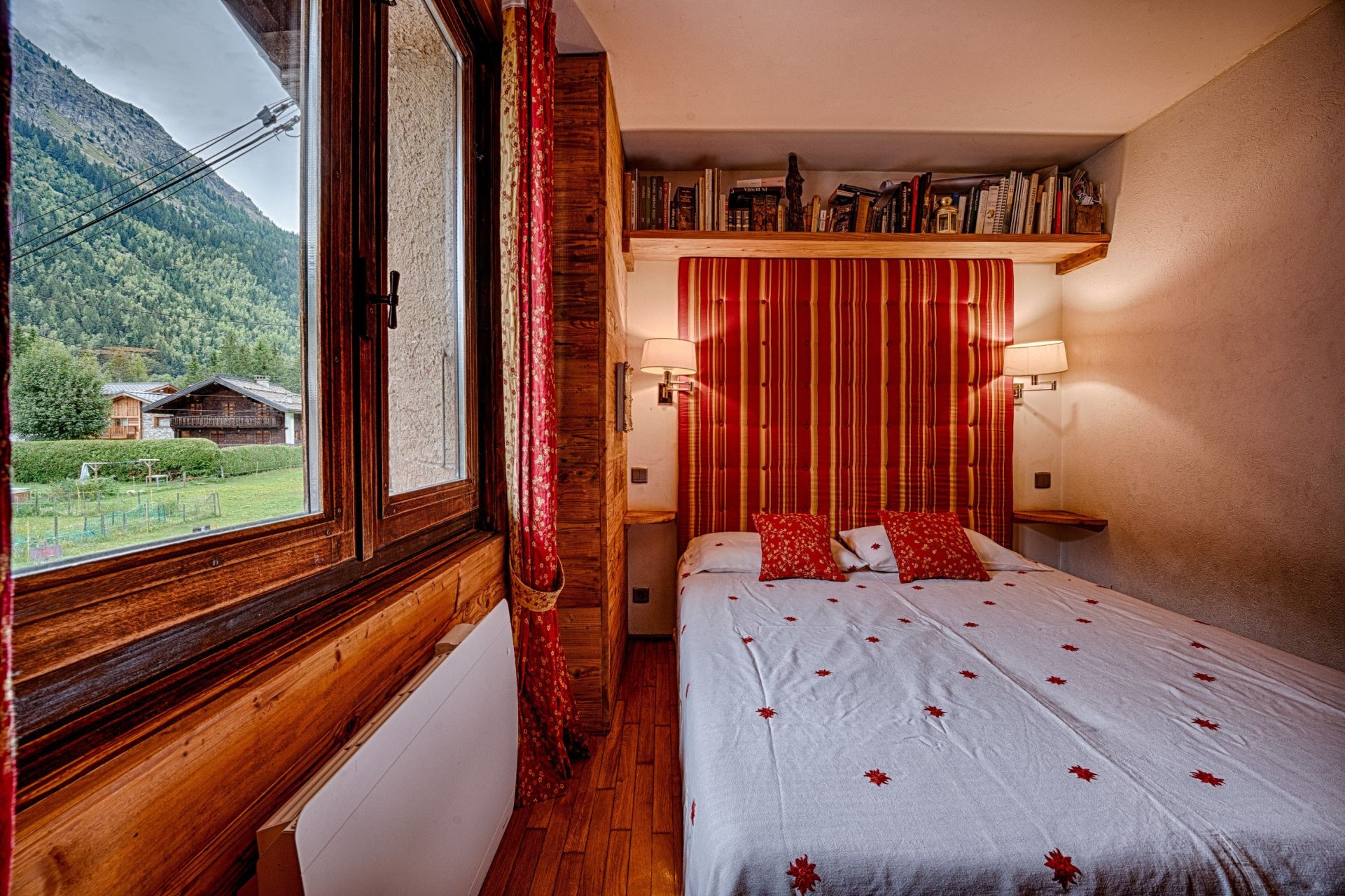 apartment 4 Rooms for sale on CHAMONIX MONT BLANC (74400)