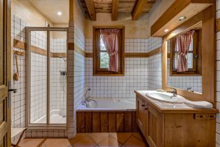 house 8 Rooms for sale on CHAMONIX MONT BLANC (74400)