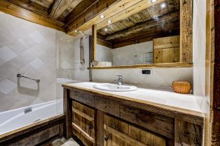 chalet 9 Rooms for sale on CHAMONIX MONT BLANC (74400)