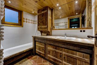 chalet 9 Rooms for sale on CHAMONIX MONT BLANC (74400)