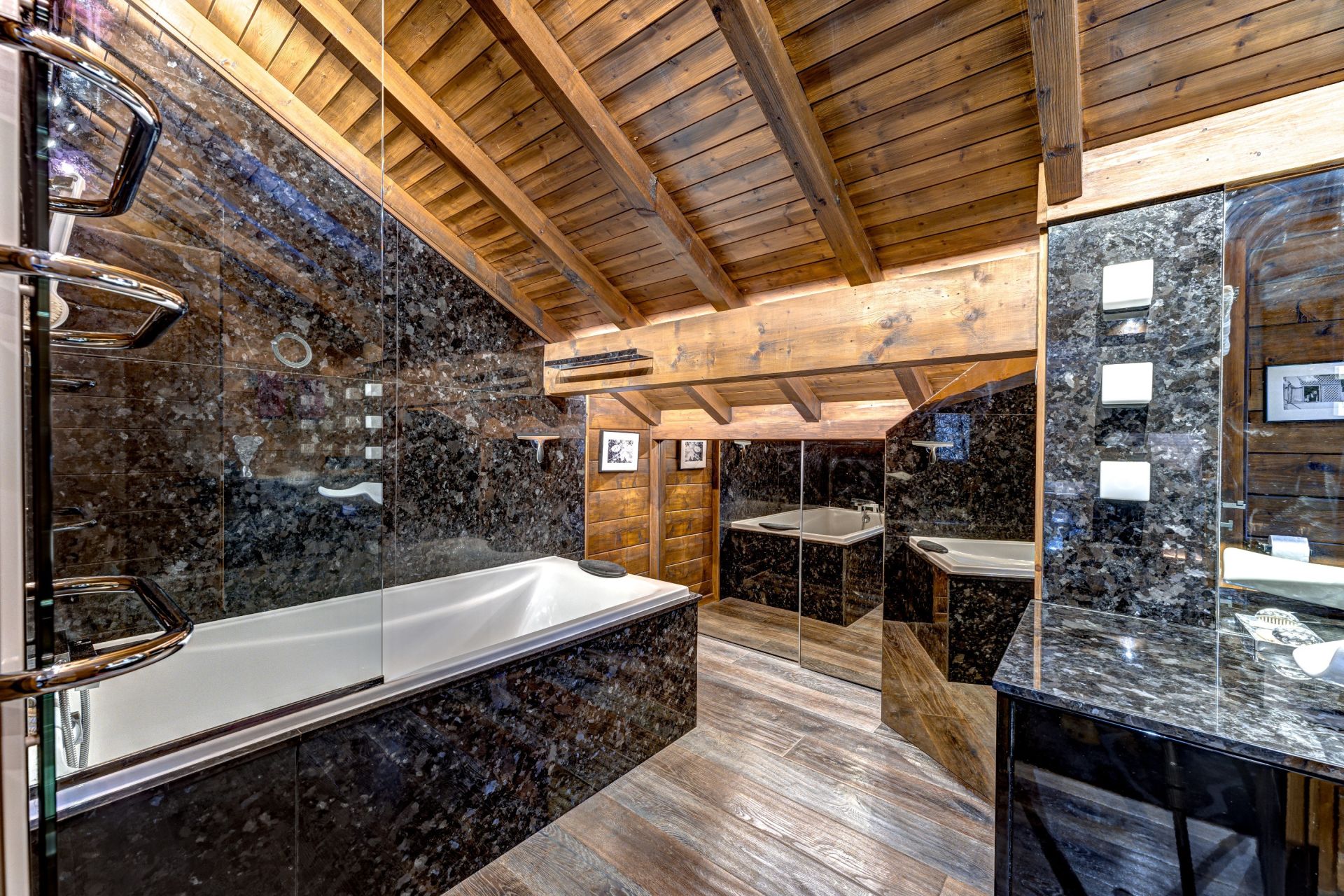 chalet 7 Rooms for sale on CHAMONIX MONT BLANC (74400)