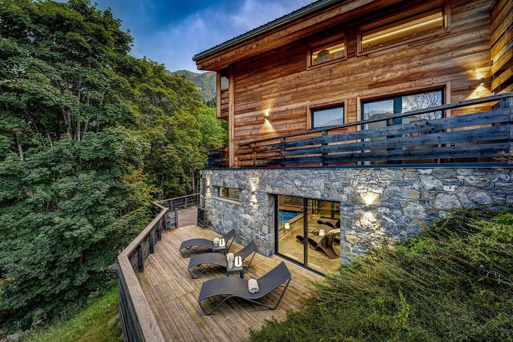 chalet 12 Rooms for sale on CHAMONIX MONT BLANC (74400)