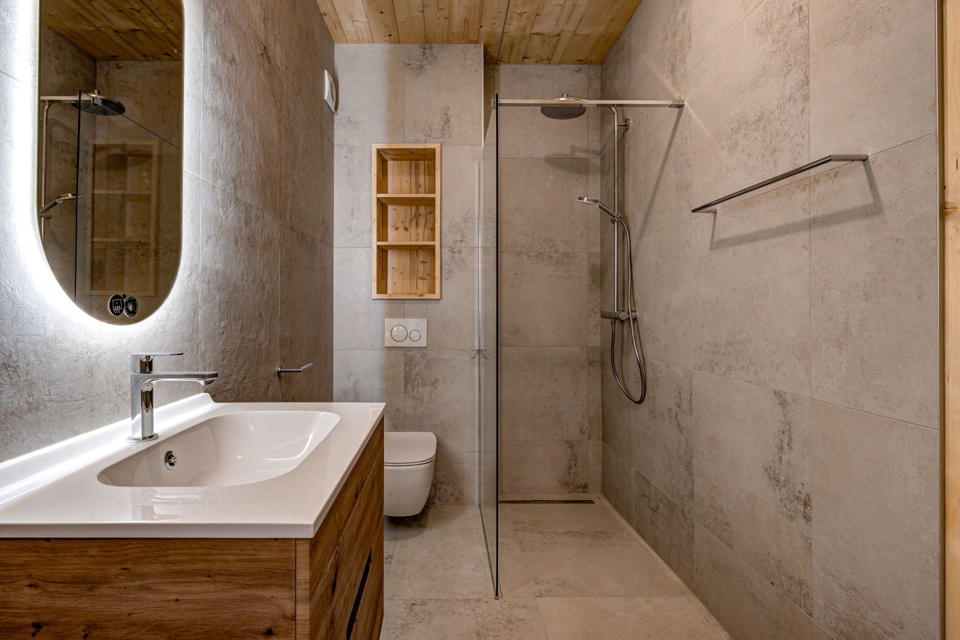 chalet 7 Rooms for sale on ARGENTIERE (74400)