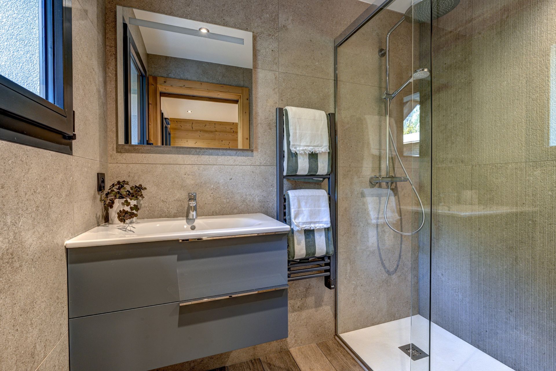 apartment 4 Rooms for sale on CHAMONIX MONT BLANC (74400)