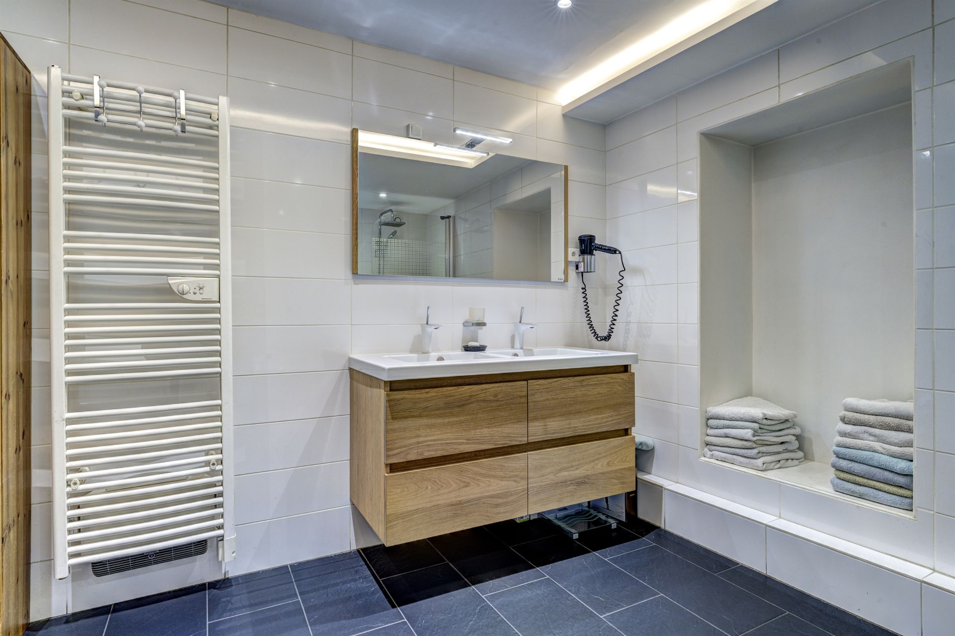 apartment 4 Rooms for sale on CHAMONIX MONT BLANC (74400)