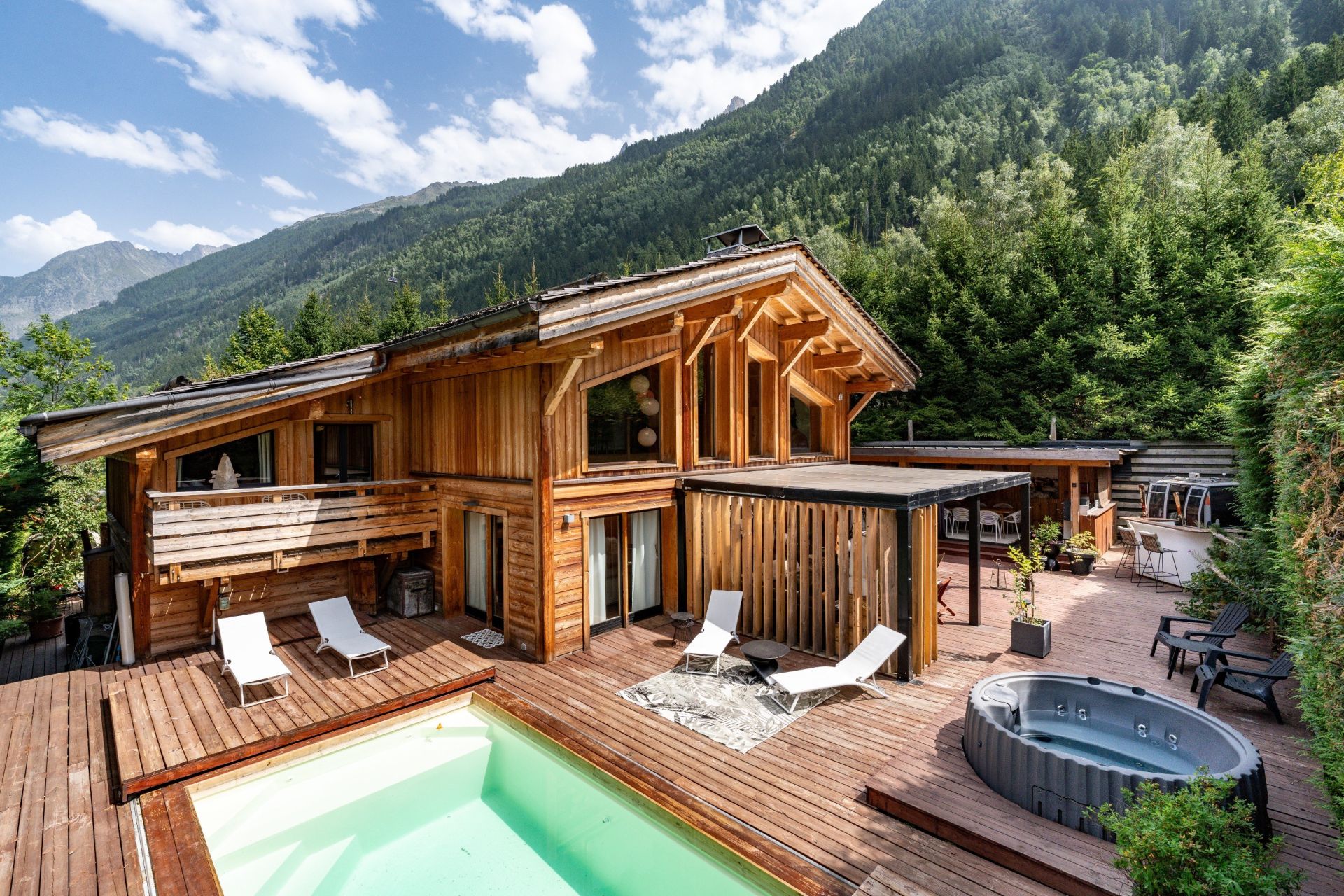 chalet 6 Rooms for sale on CHAMONIX MONT BLANC (74400)