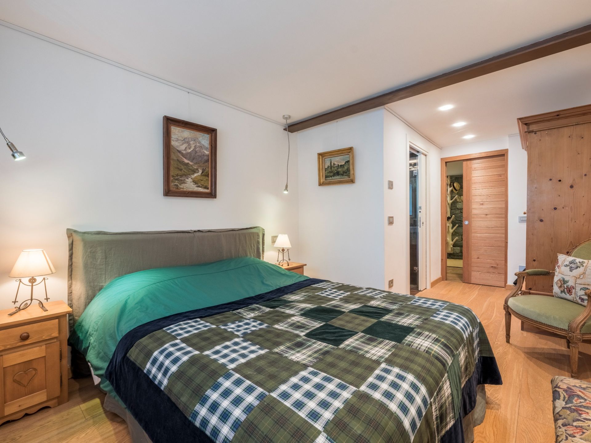apartment 5 Rooms for sale on ARGENTIERE (74400)