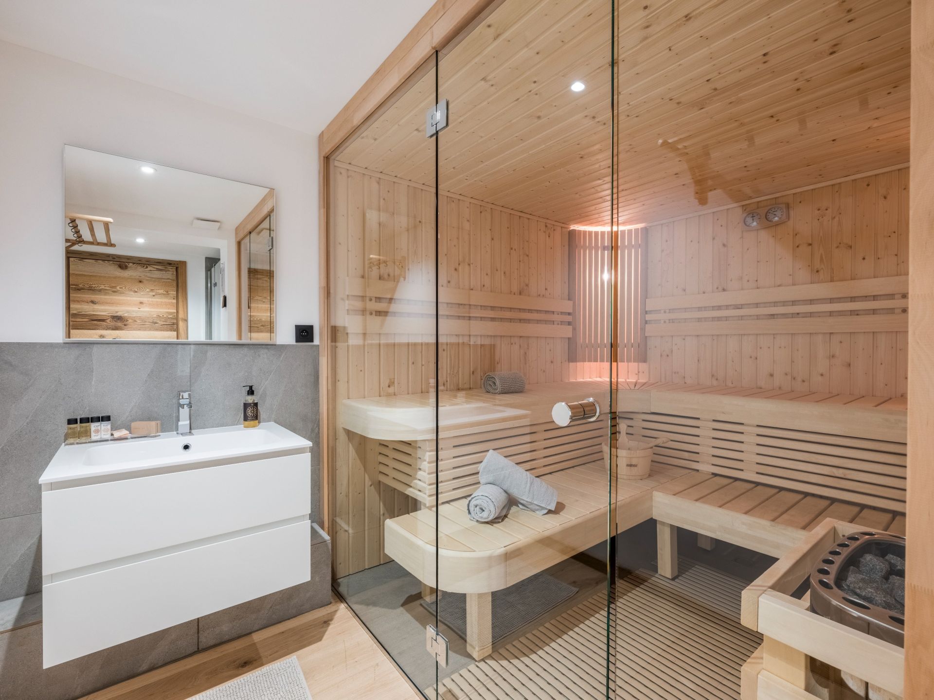 apartment 5 Rooms for sale on CHAMONIX MONT BLANC (74400)