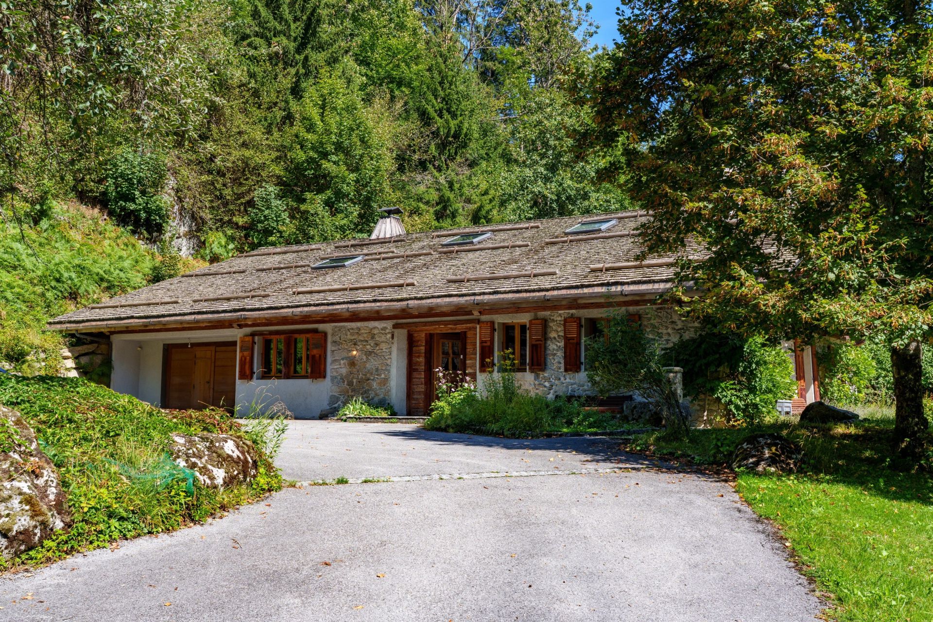 chalet 12 Rooms for sale on CHAMONIX MONT BLANC (74400)
